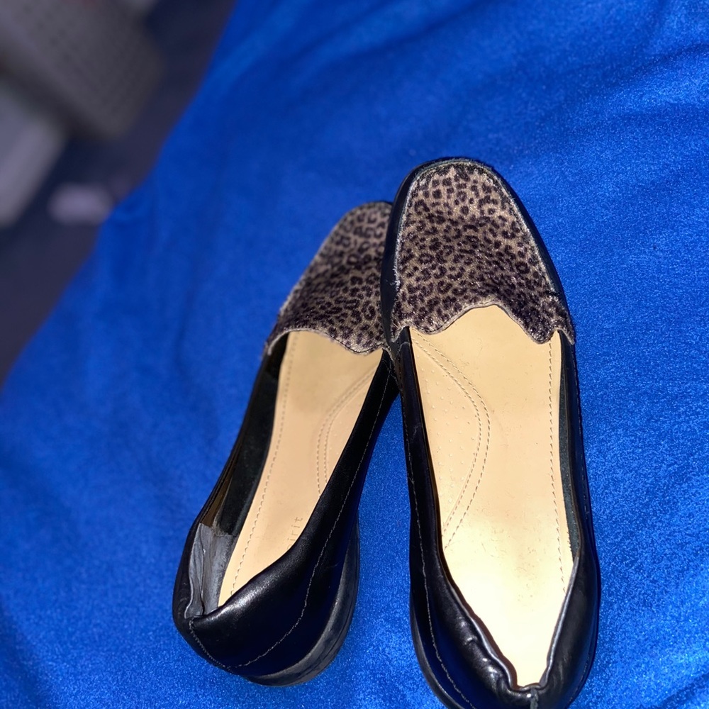 Closed toed flats with cheetah print front